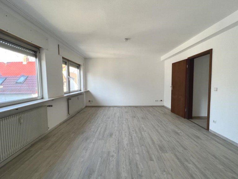 WOHNZIMMER Darmstadt Etagenwohnung ... viel PLATZ in Eberstadt ...