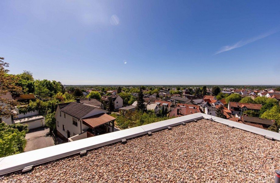 BLICK �BERS DACH Einfamilienhaus Bensheim