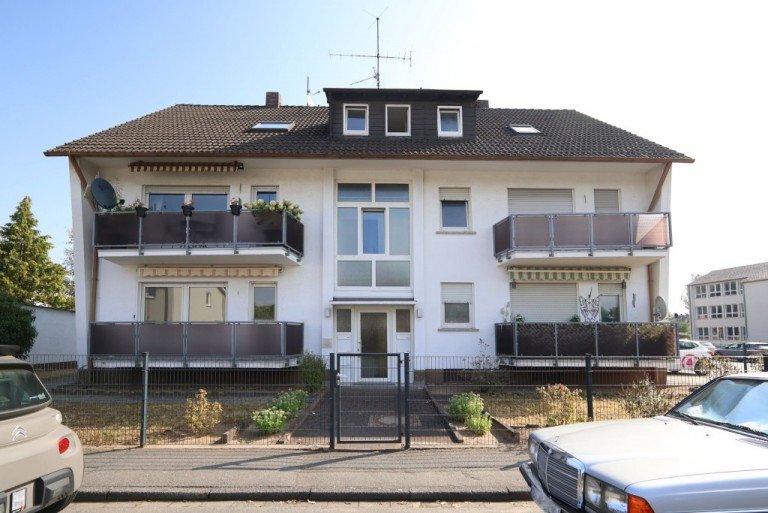HAUSANSICHT Pfungstadt Etagenwohnung GANZ FRISCH mit Balkon in Pfungstadt ...