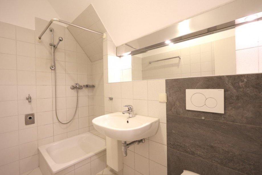 BADEZIMMER Etagenwohnung Ober-Ramstadt