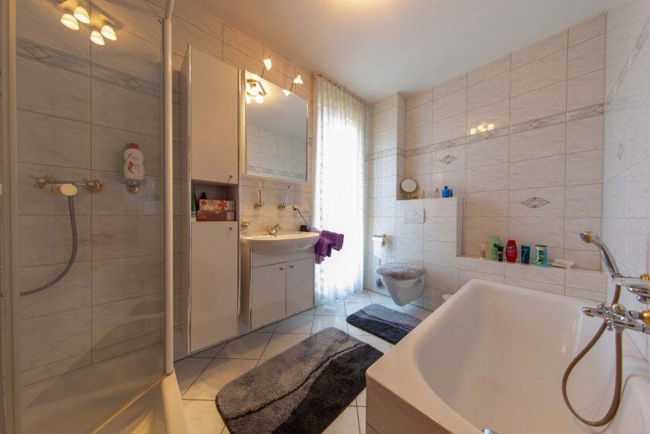 BADEZIMMER Doppelhaush�lfte Darmstadt