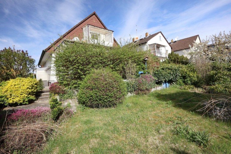 GARTENANSICHT Riedstadt Einfamilienhaus .....EINGEWACHSEN