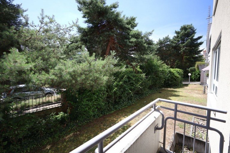 AUSBLICK VOM BALKON Darmstadt Etagenwohnung RESERVIERT......BLICK INS GR�NE