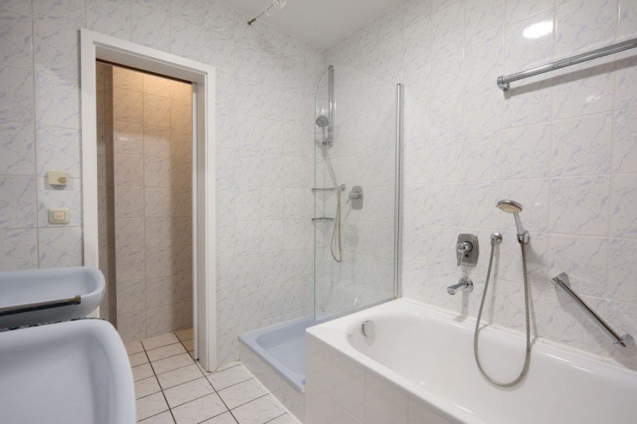 BADEZIMMER Etagenwohnung M�hltal