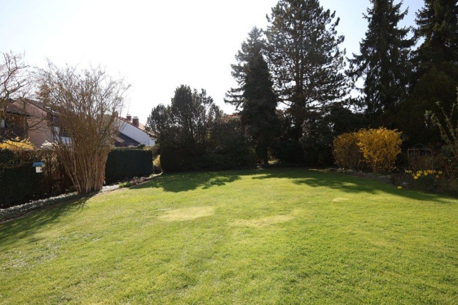 SONNIGER GARTEN Zweifamilienhaus Darmstadt