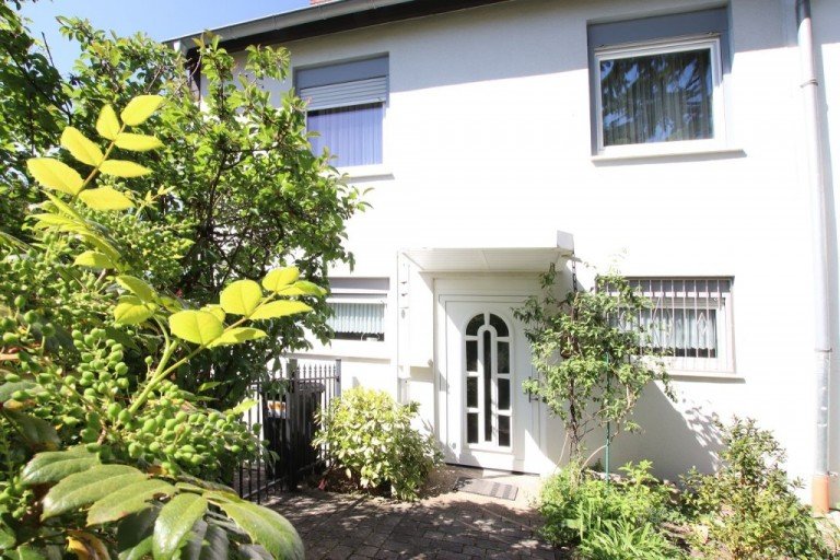 HAUSANSICHT Darmstadt Reiheneckhaus Einfamilienhaus am Ulvenberg ...