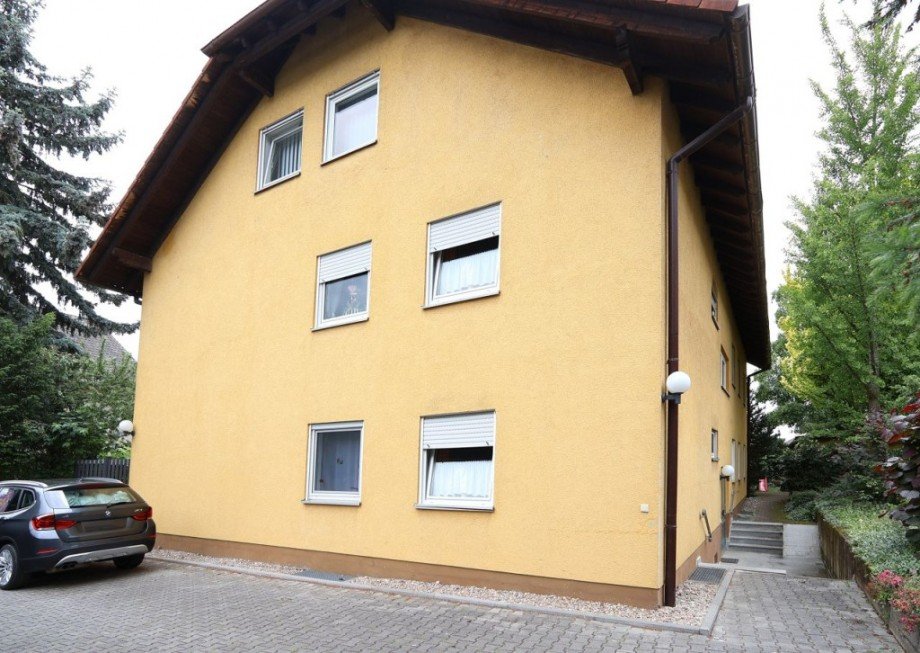 SEITLICHE HAUSANSICHT Etagenwohnung Bickenbach