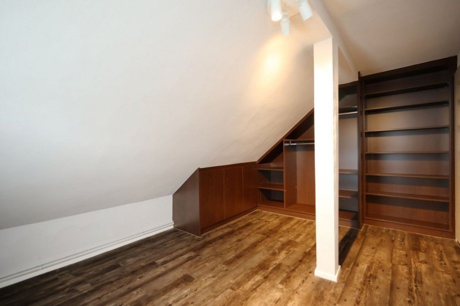 SCHLAFEN MIT SCHRANK Etagenwohnung Pfungstadt