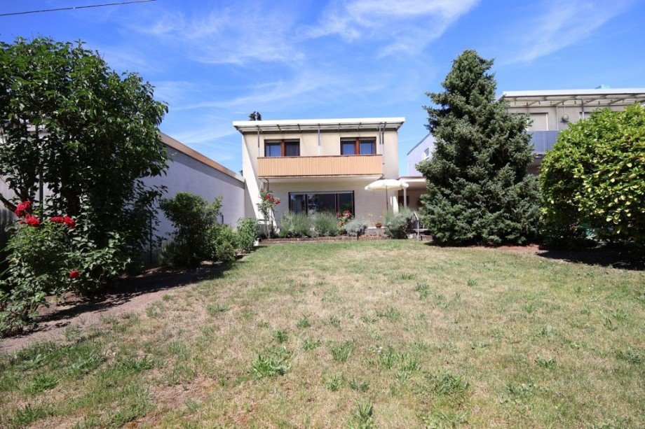 HAUSANSICHT GARTENSEITE Einfamilienhaus Darmstadt