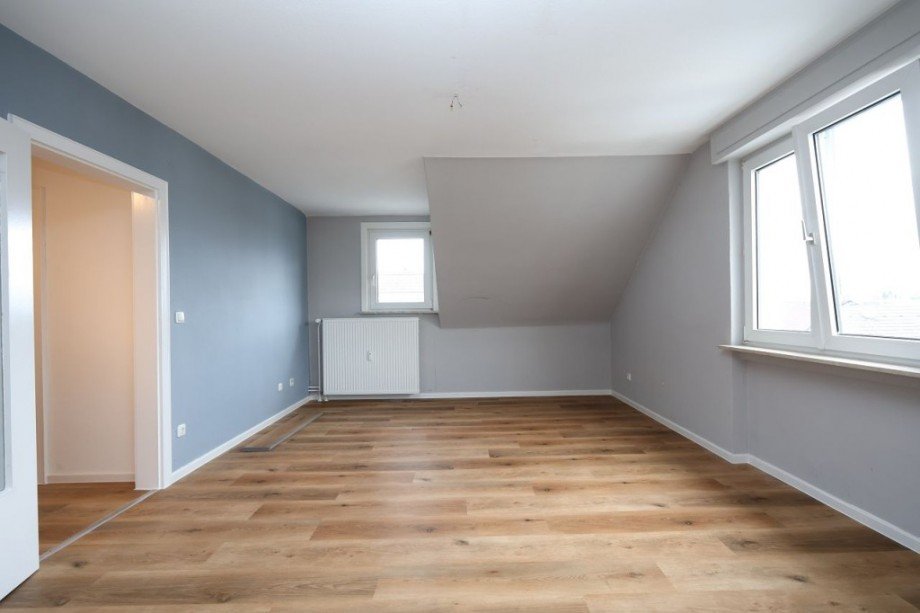 WOHN- / ESSZIMMER Etagenwohnung Seeheim-Jugenheim