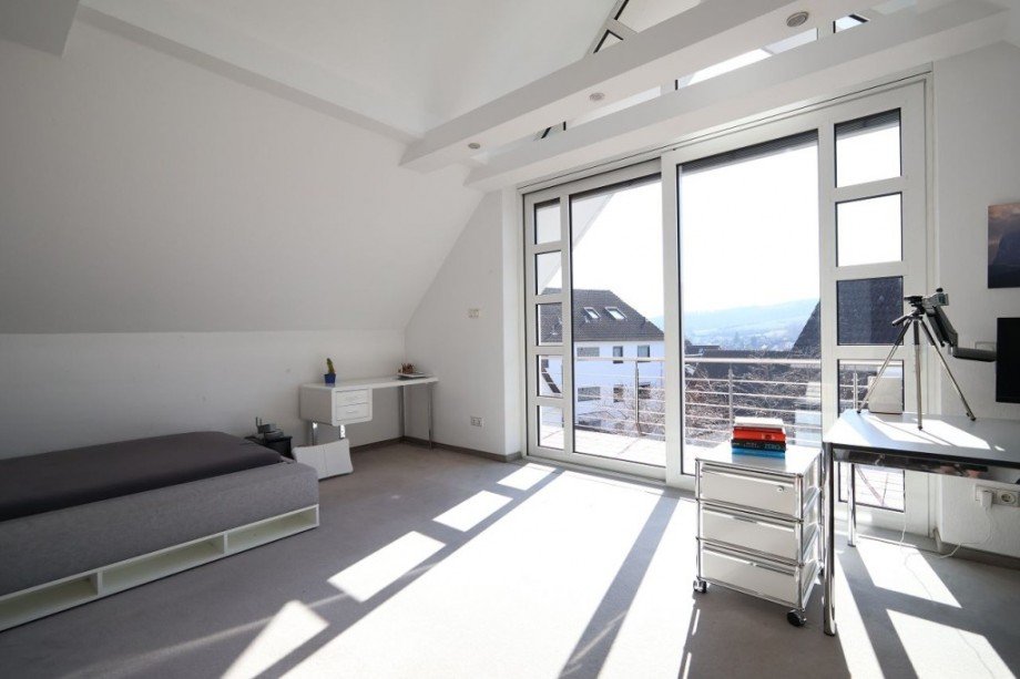 (KINDER-) ZIMMER Doppelhaush�lfte Ober-Ramstadt