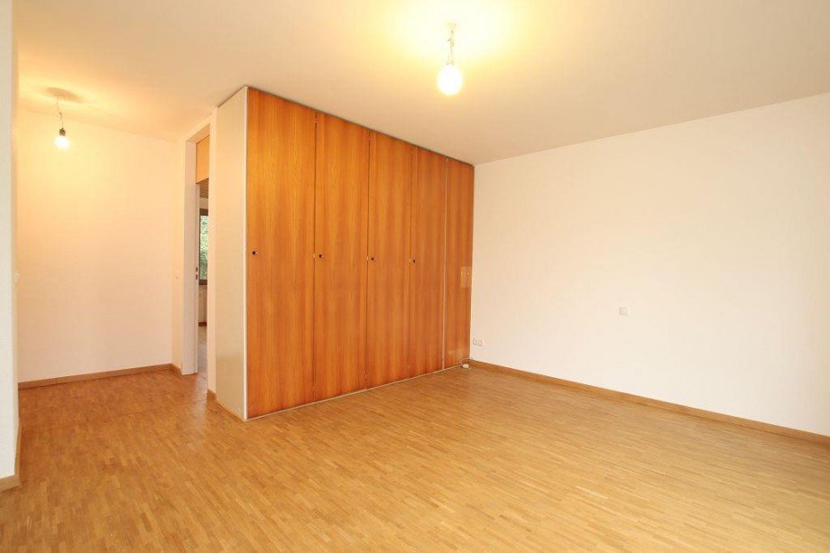 SCHLAFZIMMER MIT EINBAUSCHRANK Bungalow Darmstadt