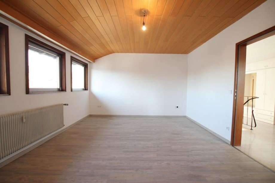 GROSSES SCHLAFZIMMER Etagenwohnung Darmstadt