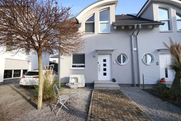 AUSSENANSICHT Pfungstadt Doppelhaush�lfte HIER GEHT DAS HERZ AUF ...