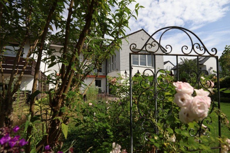 GARTENLIEBE Darmstadt Zweifamilienhaus GARTENPARADIES an den Streuobstwiesen ...