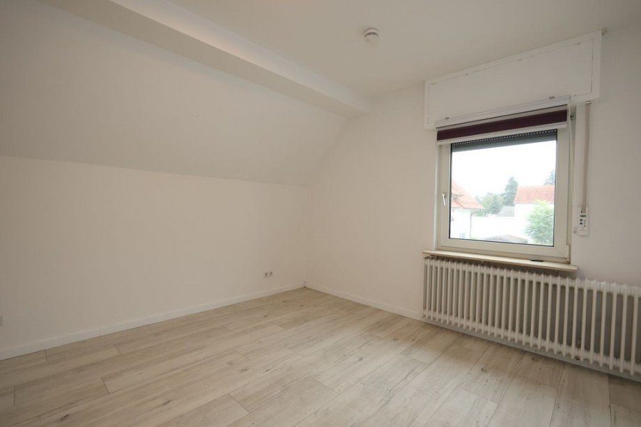 (KINDER-) ZIMMER IM OG Einfamilienhaus Griesheim