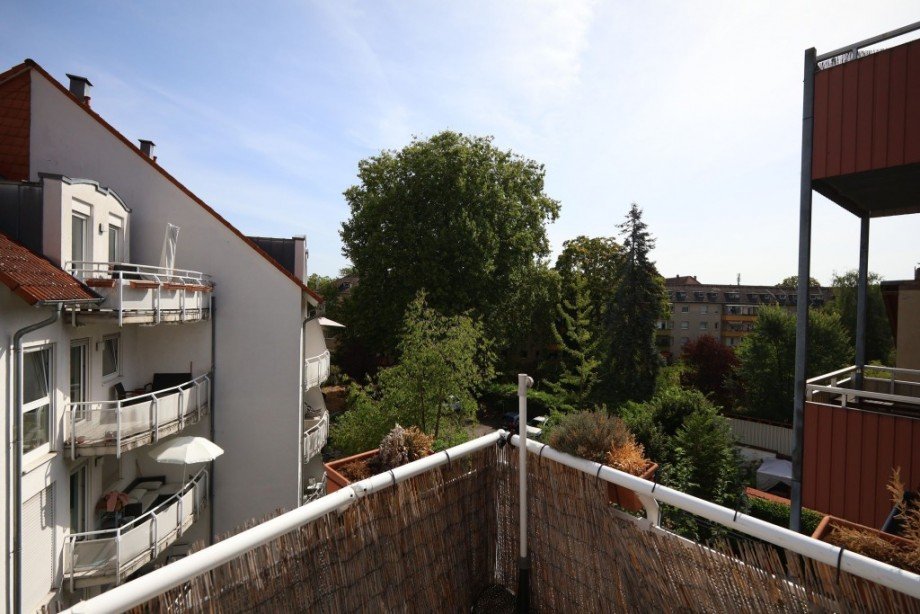 AUSBLICK VOM BALKON Etagenwohnung Darmstadt