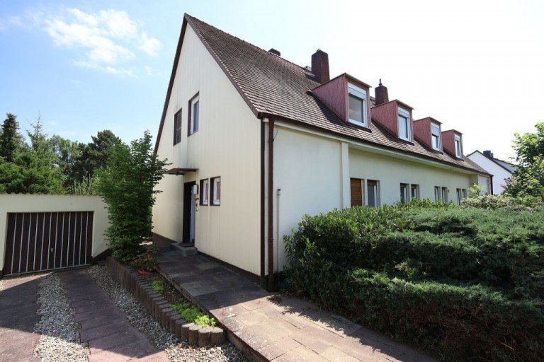 LINKE HAUSH�LFTE M�hltal Einfamilienhaus Gr�ne Oase in Trautheim