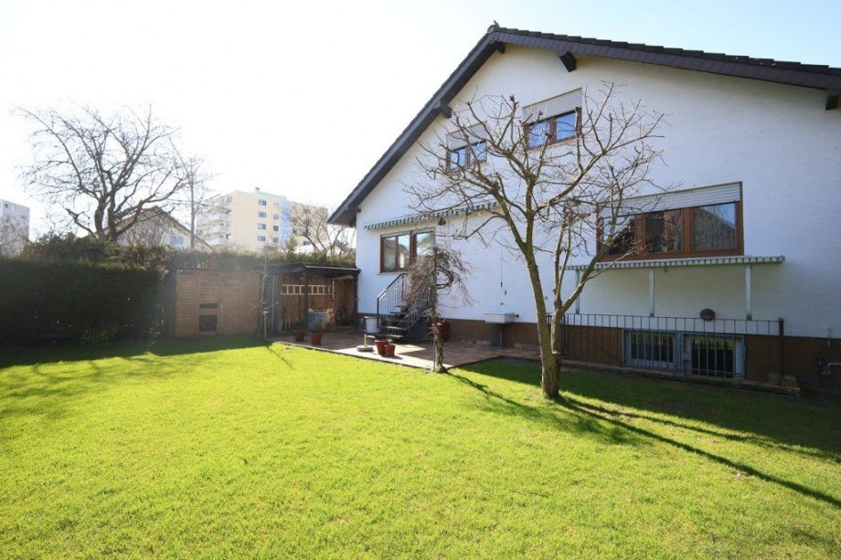 GARTEN UND HINTERE ANSICHT Einfamilienhaus Weiterstadt