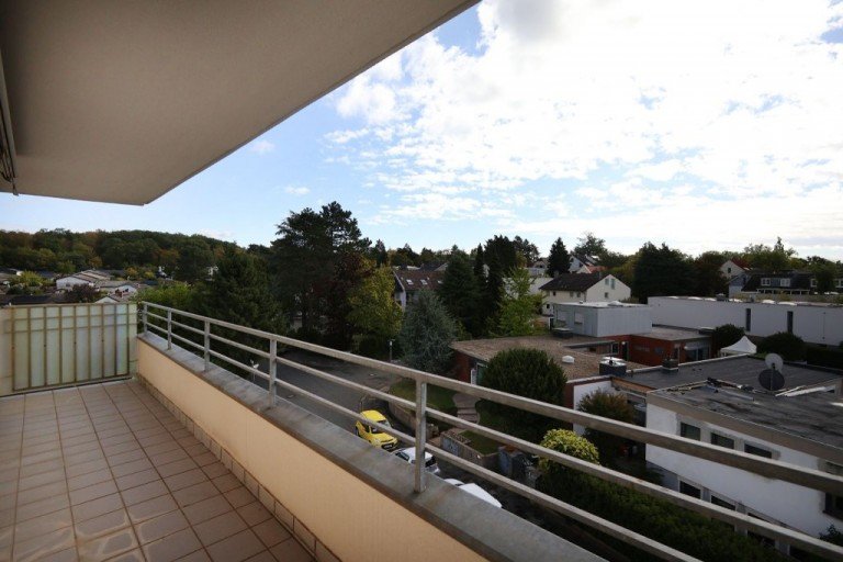 AUSBLICK Darmstadt Etagenwohnung ... super hell im Komponistenviertel ...