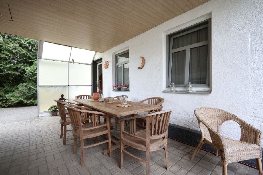 �BERDACHTE TERRASSE Zweifamilienhaus Griesheim