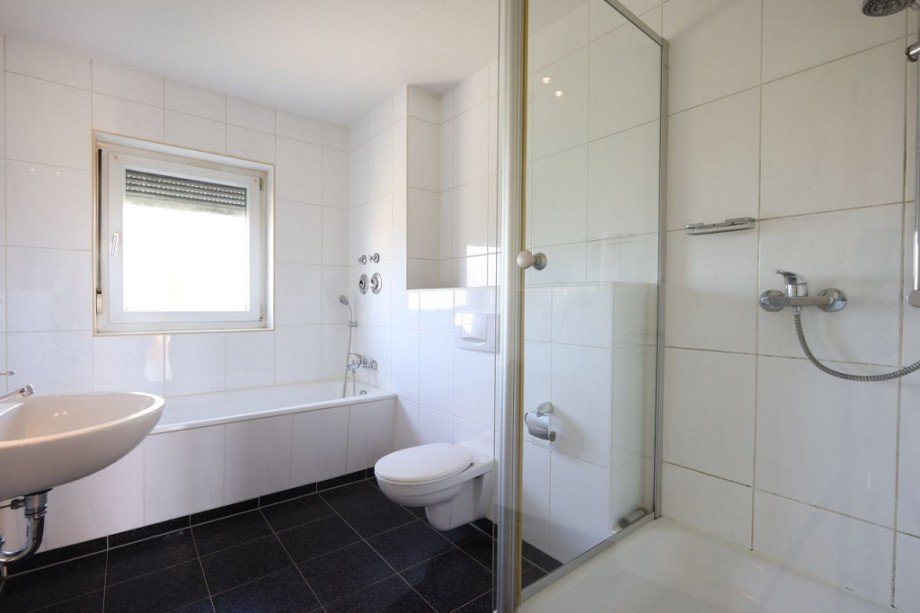 BADEZIMMER Etagenwohnung Griesheim