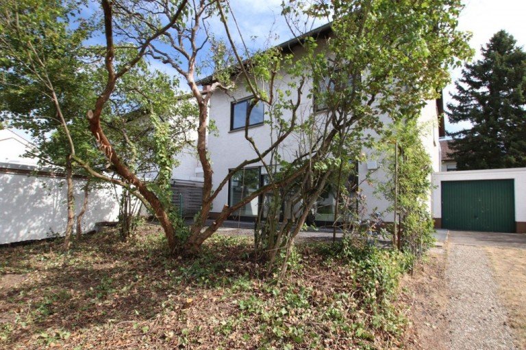 AUSSENANSICHT Darmstadt Einfamilienhaus WOHNEN IN DER VILLENKOLONIE