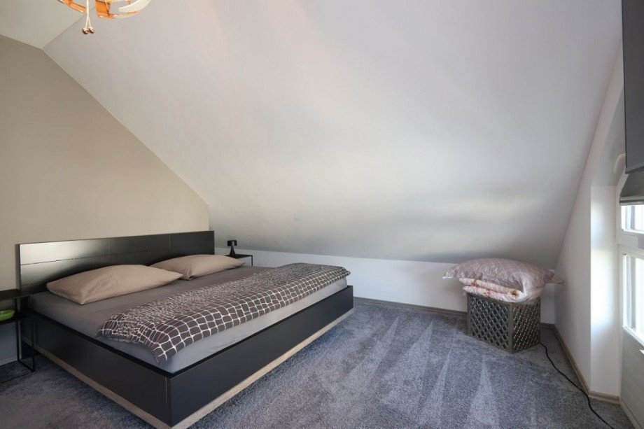 SCHLAFZIMMER / STUDIO Doppelhaush�lfte Pfungstadt