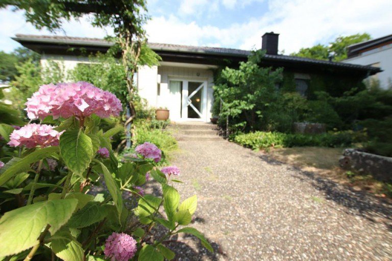 HAUSZUGANG Darmstadt Bungalow *** PERLE IN DER VILLENKOLONIE ***