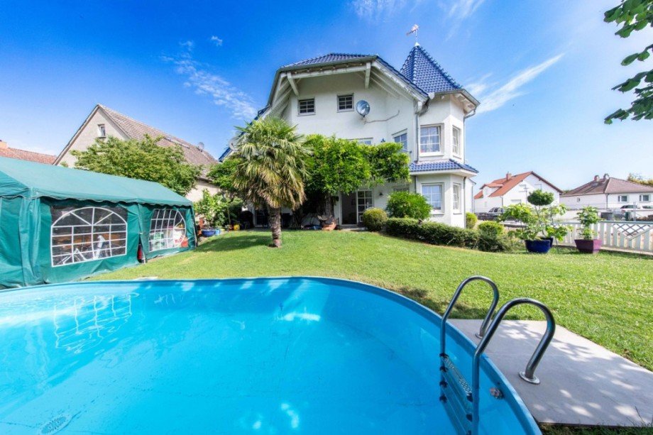 POOL - HINTERANSICHT Zweifamilienhaus Darmstadt