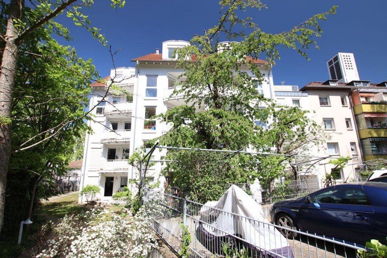 R�CKANSICHT Darmstadt Etagenwohnung Ganz oben im Martinsviertel