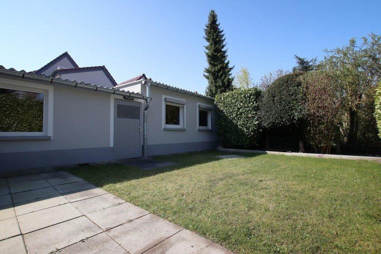 HINTERE HAUSANSICHT Darmstadt Etagenwohnung Gartenparadies f�r Singles ...