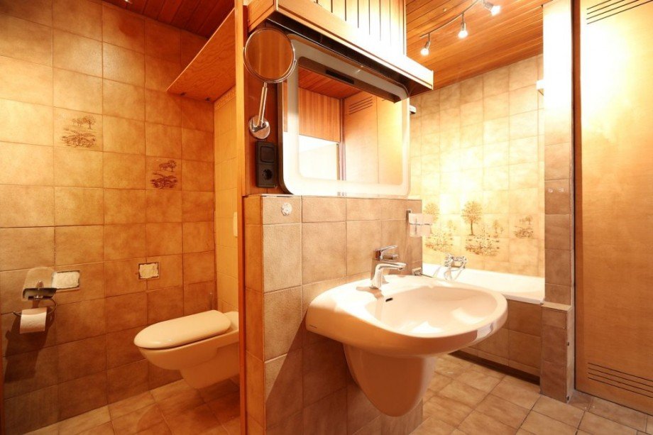 BADEZIMMER Etagenwohnung Messel