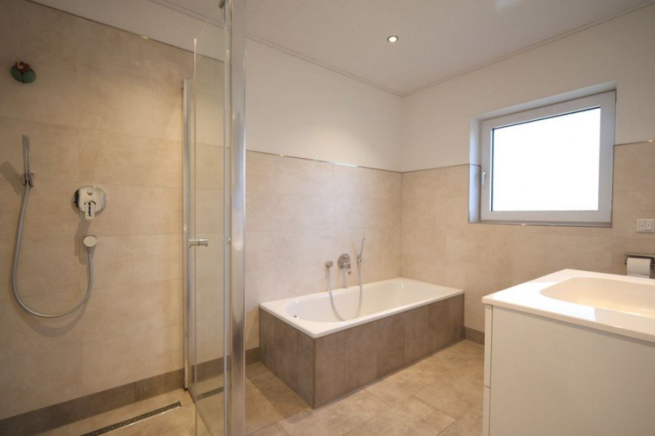 BADEZIMMER Etagenwohnung Messel