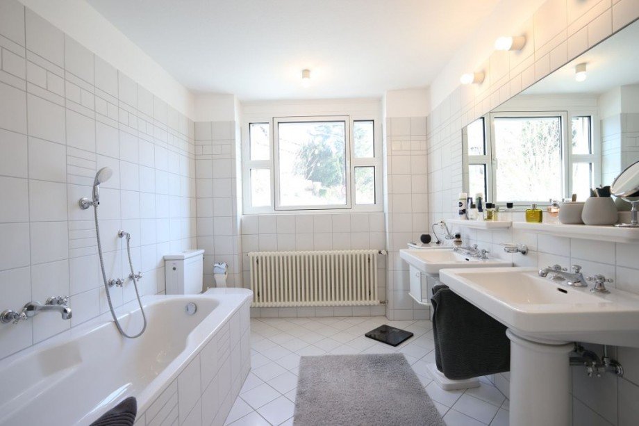 BAD ENSUITE Doppelhaush�lfte Ober-Ramstadt